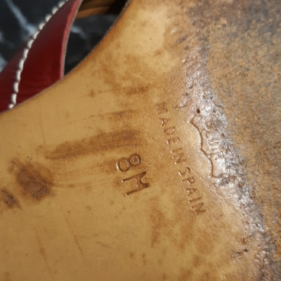 Banana Republic 8 red kitten heels - Picture 4 of 5